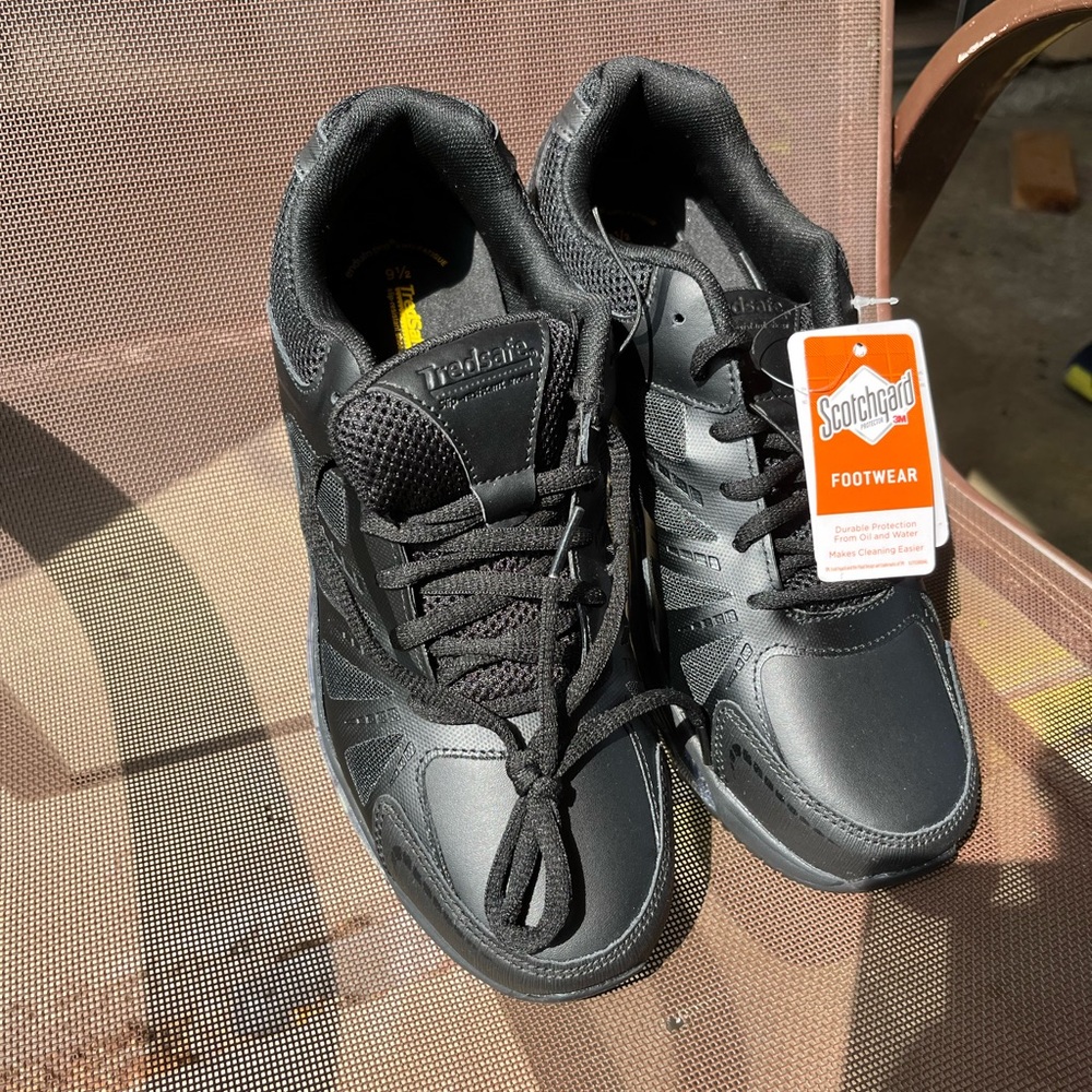 TredSafe men’s trevor Slip Resistant Work Shoes Size 9.5